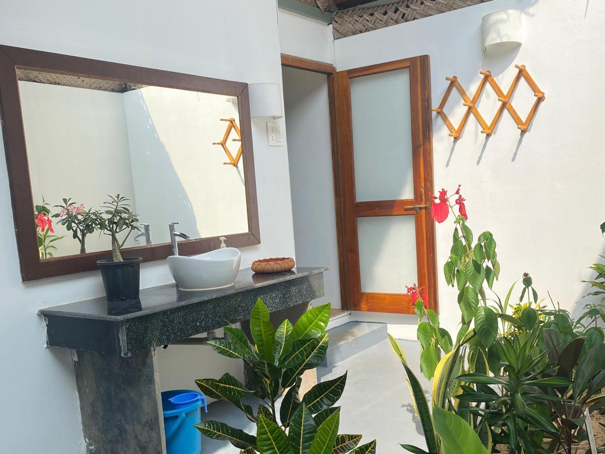 The Coast Beach Resort Agonda Exterior foto